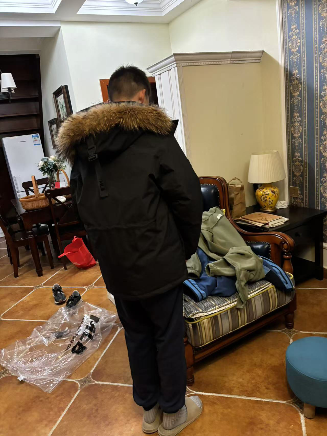2025男青年短款加厚羽绒服冬季保暖抗寒翻领毛领棉服外套男女同款