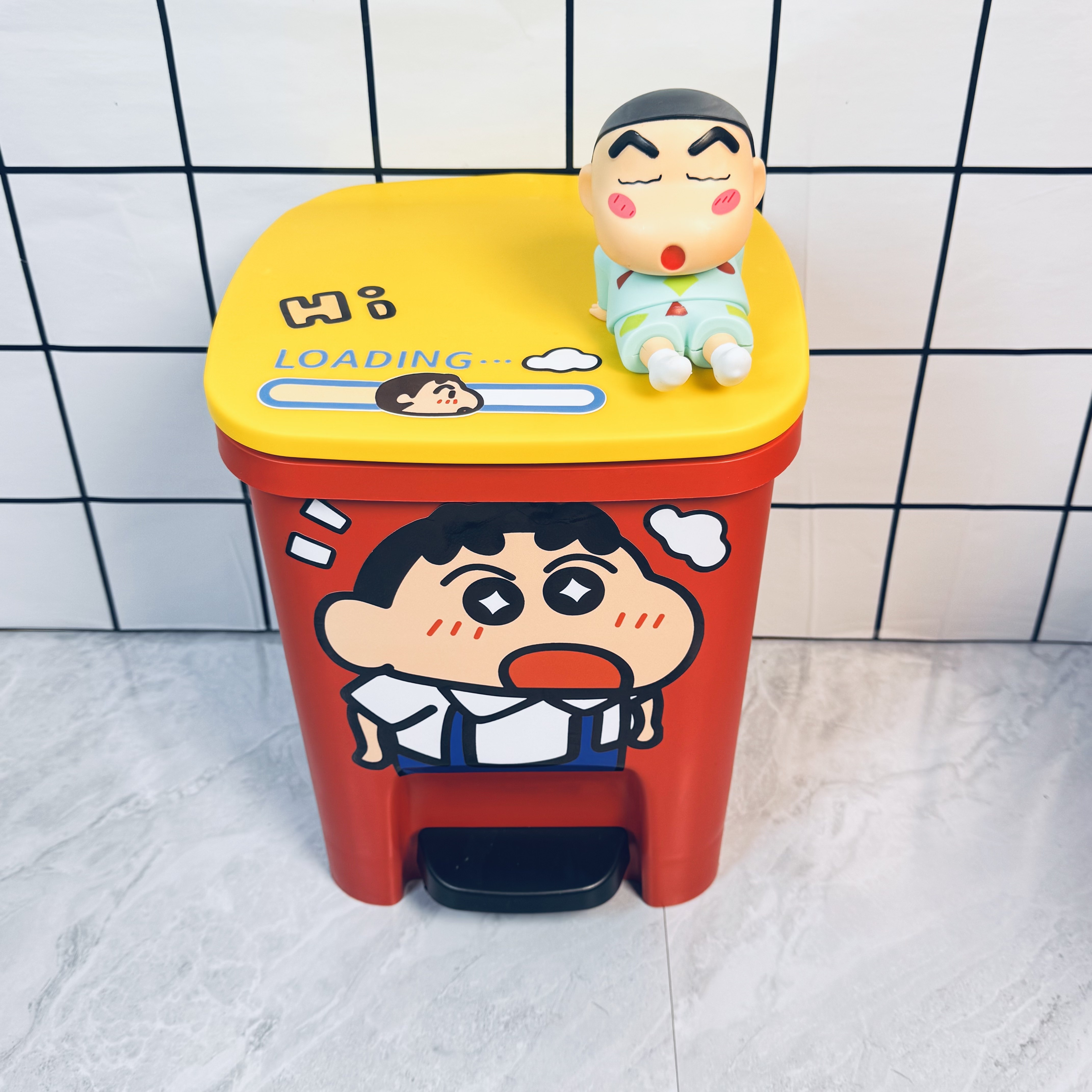 卡通蜡笔小新高颜值垃圾桶家用卧室客厅大号防异味废纸篓带盖缓降