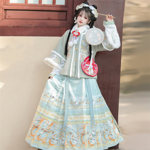 明制汉服女新款马面裙秋冬季日常古装汉元素超仙国风兔拜年服全套