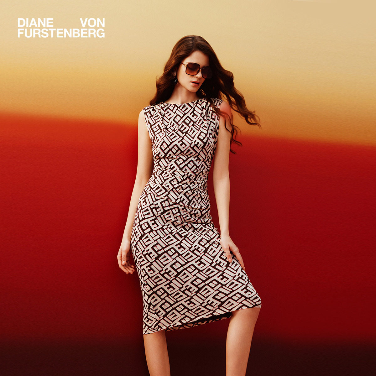 [新品首降]DVF2026春夏新款迷宫几何印花无袖包臀连衣裙DS1U026