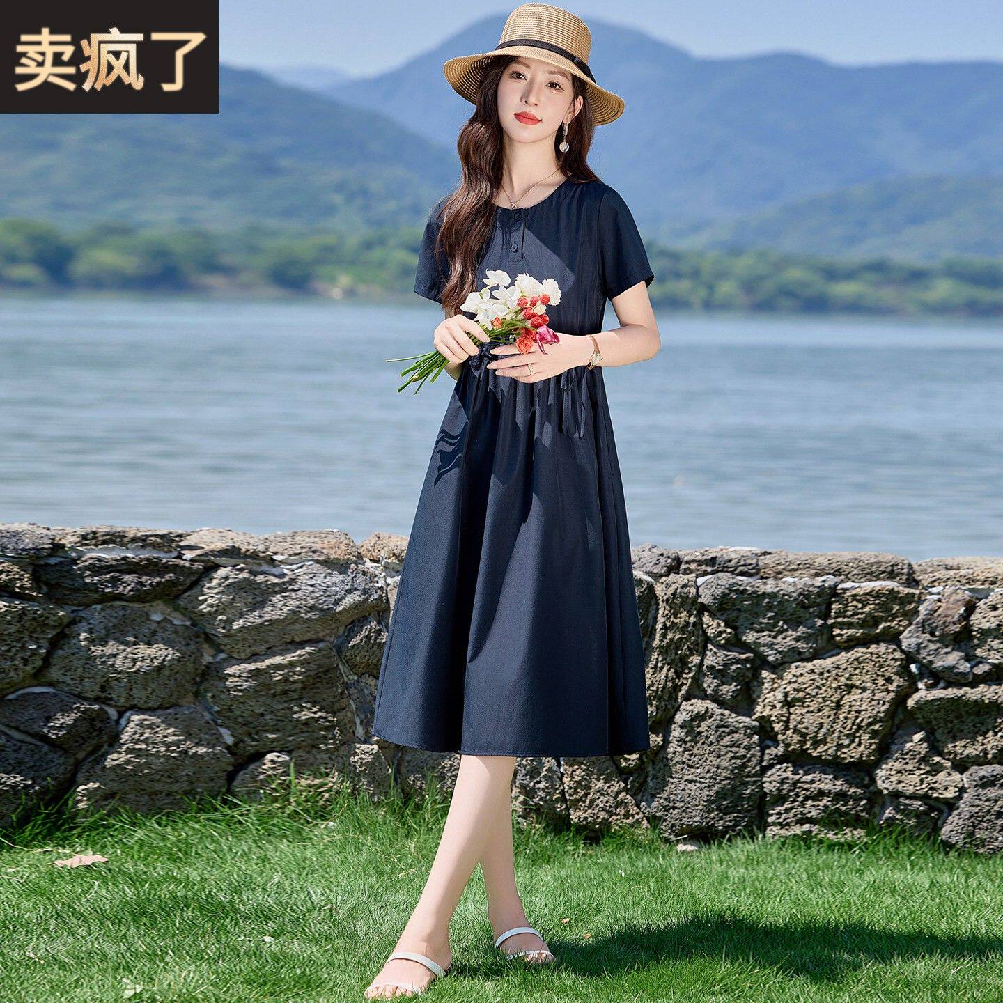 高级感气质纯色连衣裙女夏季2026新款今年流行爆款显瘦系带长裙子