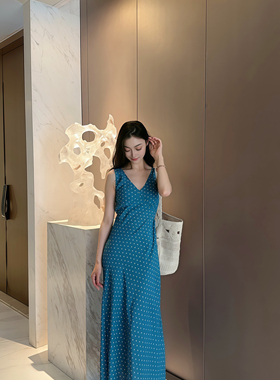 法式高级感100%桑蚕丝 绝美时尚斜裁显瘦v领无袖吊带连衣裙长裙女