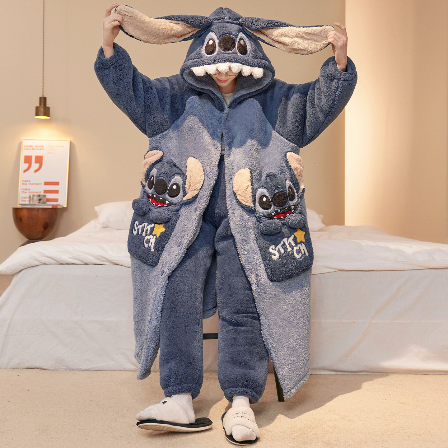 珊瑚绒睡衣男士秋冬季加厚加绒卡通史迪仔睡袍长款保暖家居服男生