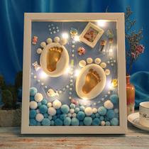 Collect baby's footprints of hand and foot in memory of three-dimensional palm birthday