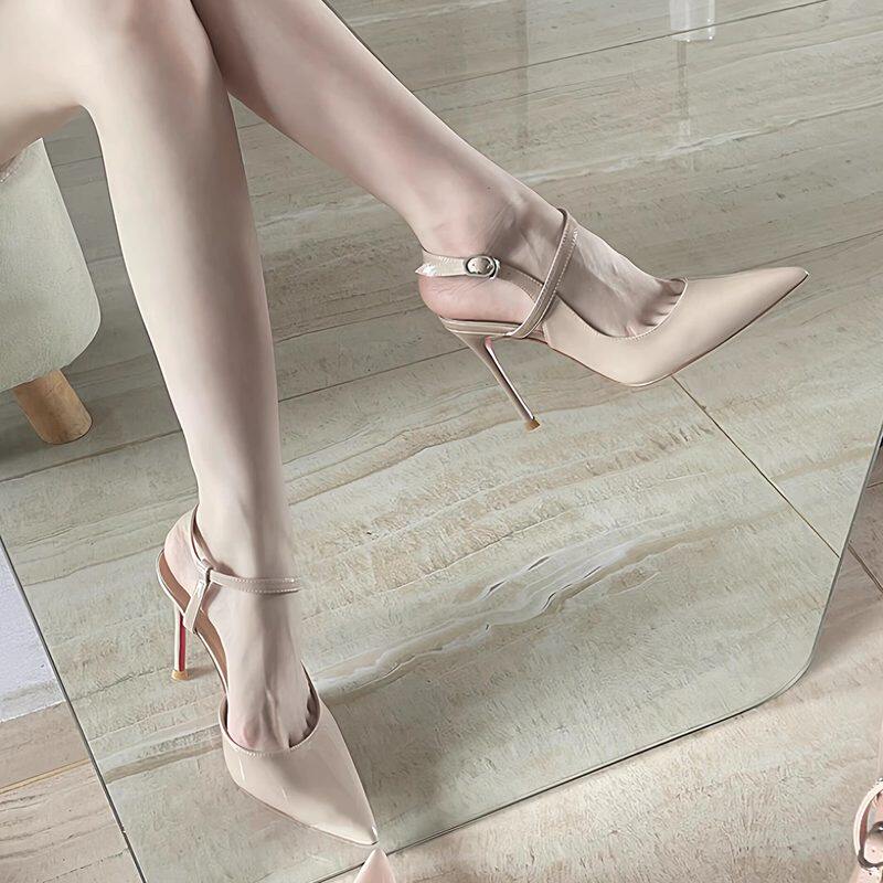 2026新款包头浅口漆皮红底一字扣带凉鞋女性感气质裸色细跟高跟鞋