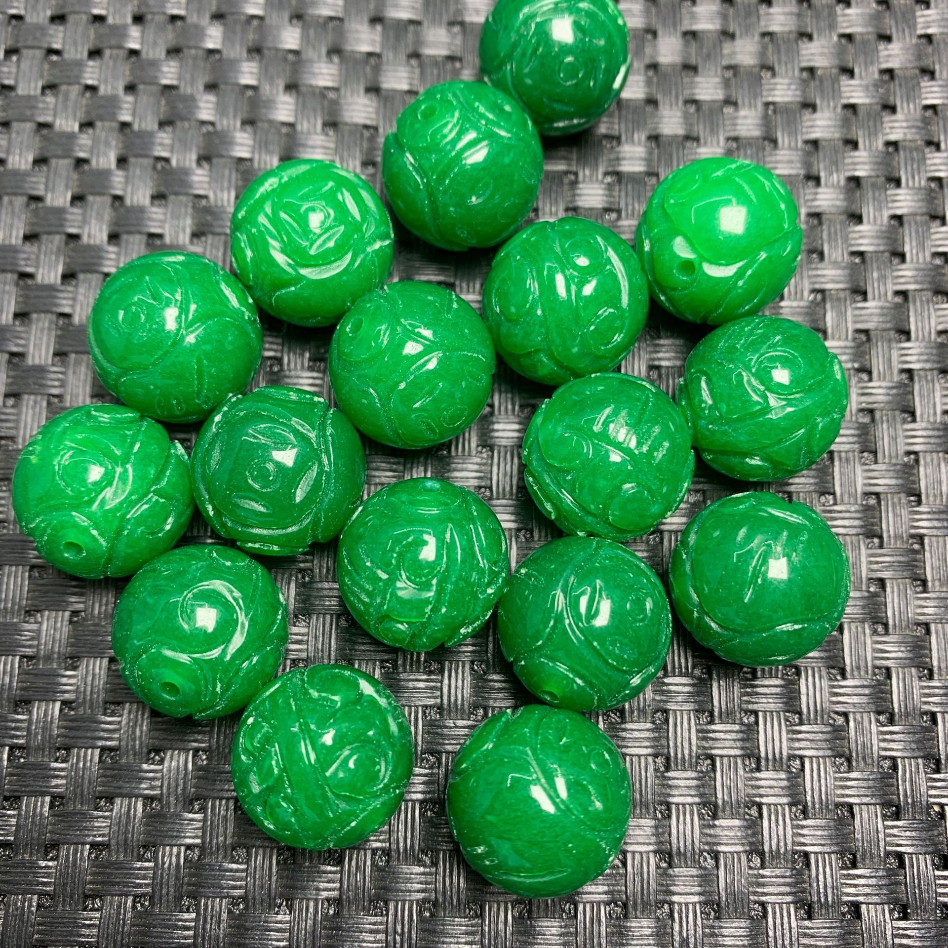 翡翠干青龙纹圆珠手串配饰