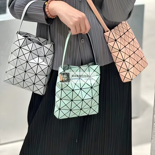 日本菱格包prism斜挎小方盒新款
