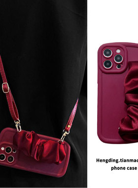 新款酒红褶皱丝绸手腕带适用红米TURBO4手机壳k80高级感note14/13pro时尚k70斜挎note12/11背带绳k60挂脖女50