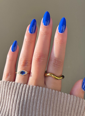 ESSIE819免烤显白电光蓝指甲油