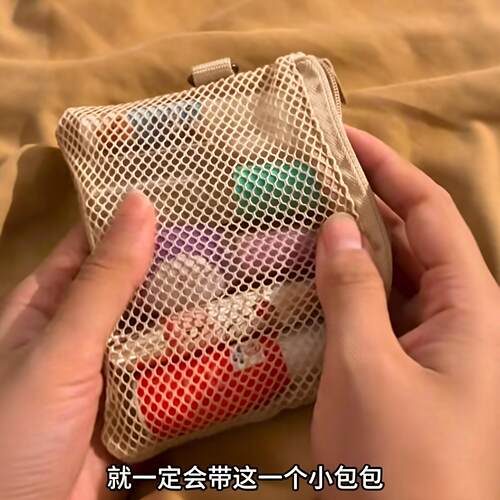 女生J人极简急救拉屎包小