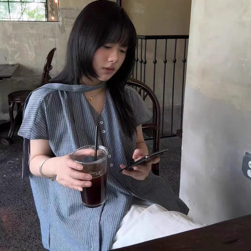 新款流行宽松好看短袖衬衫女上衣