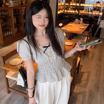 法式复古格子短袖衬衫女夏季新款设计感小众别致上衣气质百搭小衫