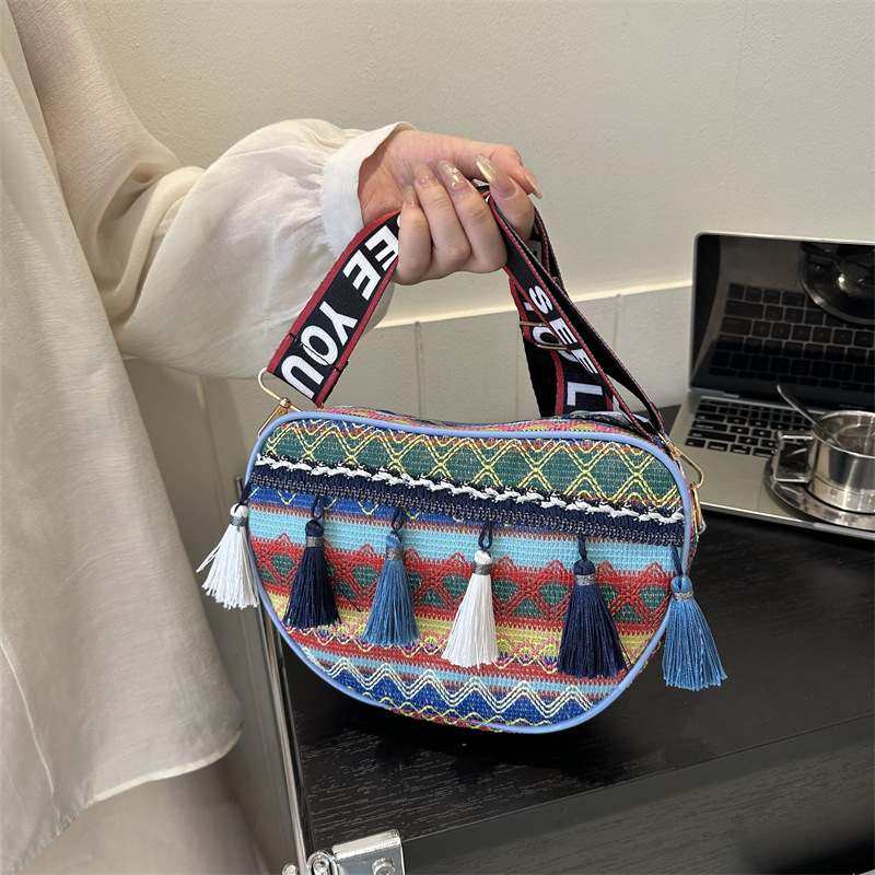 新品 民族风包包女复古斜挎包2024新款心形时尚百搭单肩包编织小,箱包皮具/热销女包/男包,小方包,淘宝优惠券,粉丝福利购,淘宝优惠卷