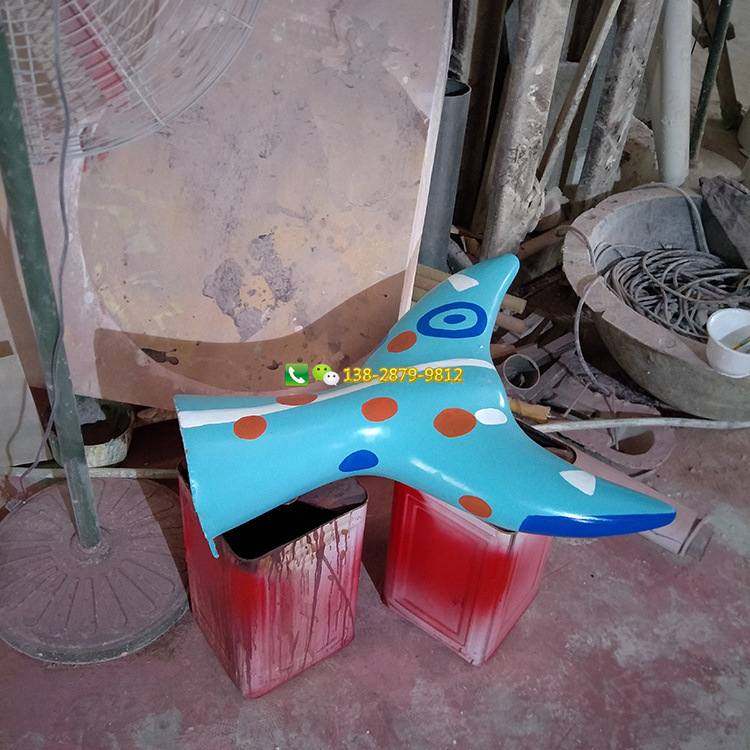 户外玻璃钢鲸鱼雕塑园林创意玻璃纤维海洋动物玻璃钢卡通鲸鱼厂家