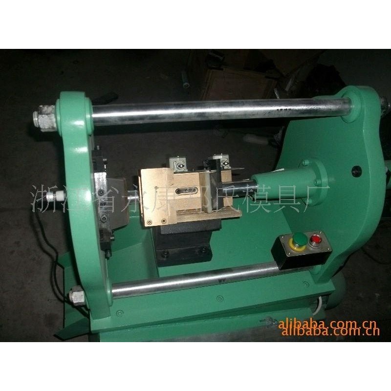 扑克模切机卡片模切啤酒标成型模切机游戏卡片不干胶贴扑克冲角机