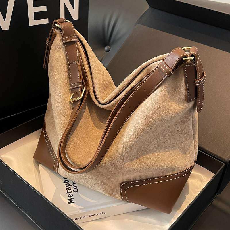 新品 复古时尚腋下大容量包包女2023新款通勤百搭托特包简约单肩,箱包皮具/热销女包/男包,托特包,淘宝优惠券,粉丝福利购,淘宝优惠卷