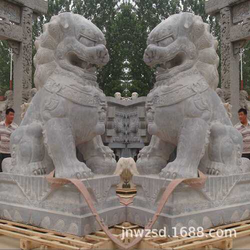大理石石狮子雕刻厂家 花岗岩石材狮子哪里卖 看门石头狮子价钱