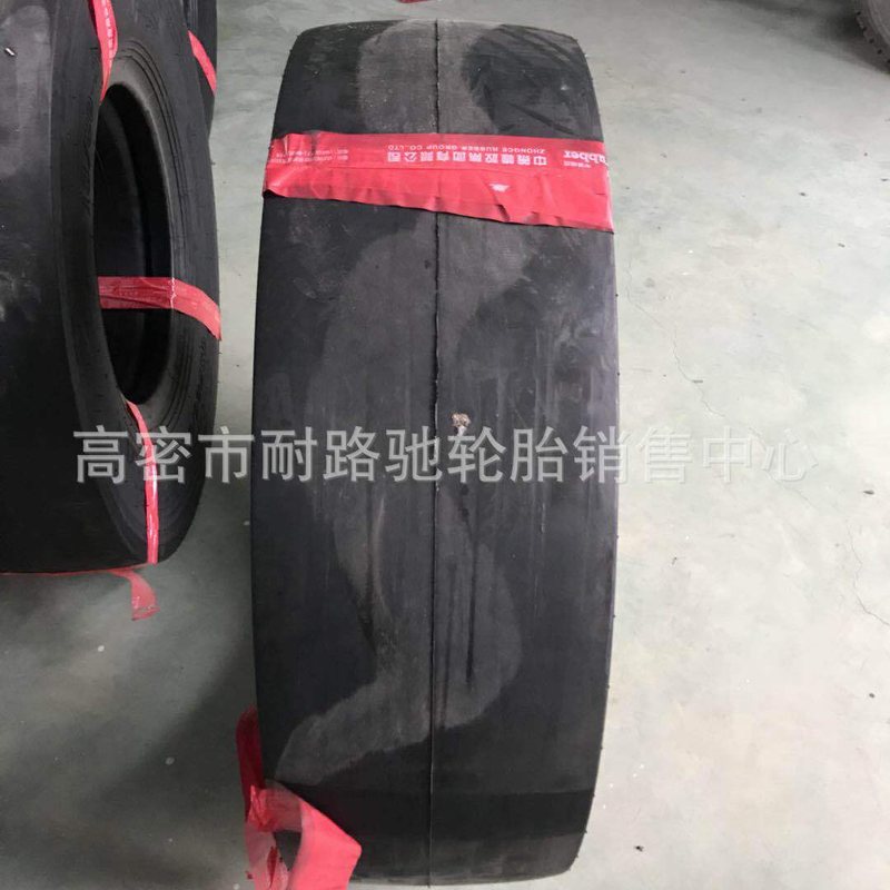 光面胶轮振动式压路机轮胎13/80-20 1100-20 C-1沥青路压实机械