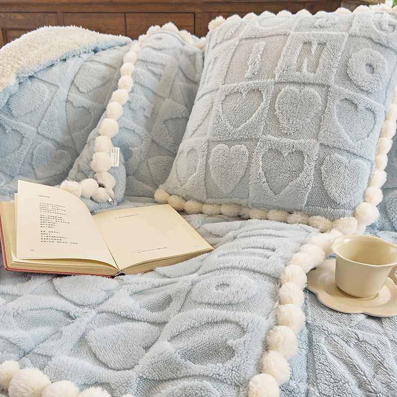 蓝色抱枕被子两用纯色午休沙发绒被水晶办公室靠背汽车冬新疆包邮,居家布艺,抱枕被,淘宝优惠券,粉丝福利购,淘宝优惠卷