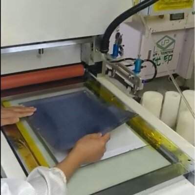 uv卷对卷丝印机CD纹贴合机拉丝纹钻石纹路手机盖板印刷机UV转印机