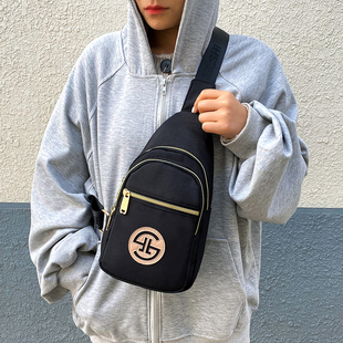 高级感胸包女2025新款潮女牛津布小巧斜挎包时尚百搭单肩背包帆布