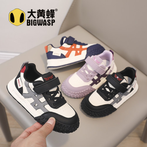 大黄蜂童鞋魔术贴皮面圆头儿童板鞋新款透气休闲防滑小学生运动鞋