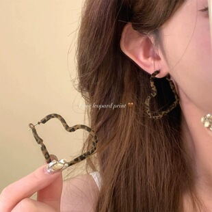 超洋气植绒方形豹纹耳圈耳环高级感耳钉秋冬法式独特小众气质耳饰