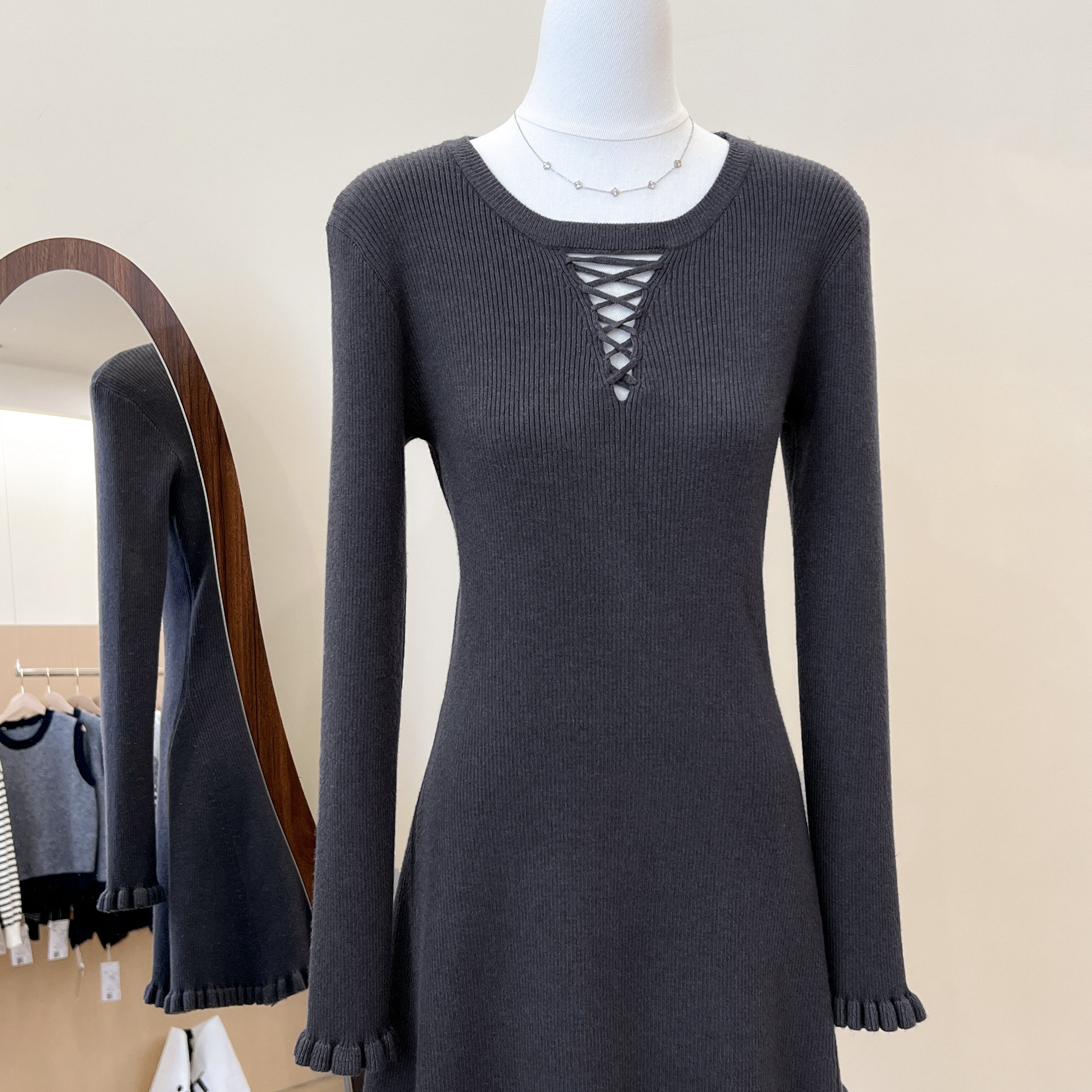 千金穿搭灰色内搭针织连衣裙