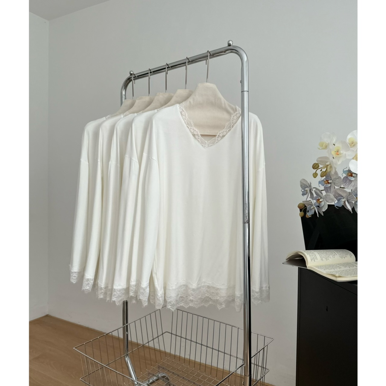 磨毛细腻加绒白色针织T恤打底衫