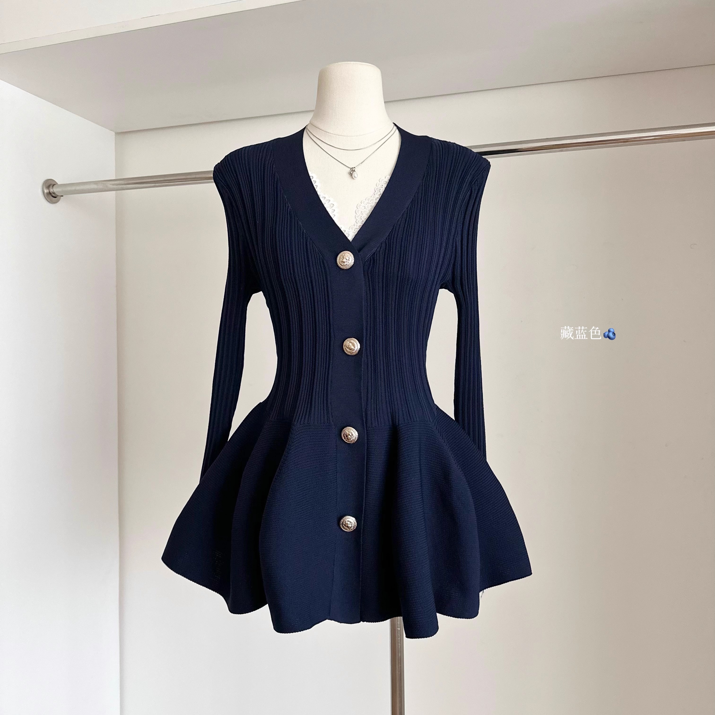 气质巨好看的早秋长袖针织连衣裙