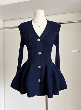法式高级感V领收腰显瘦毛衣裙女气质巨好看的早秋长袖针织连衣裙