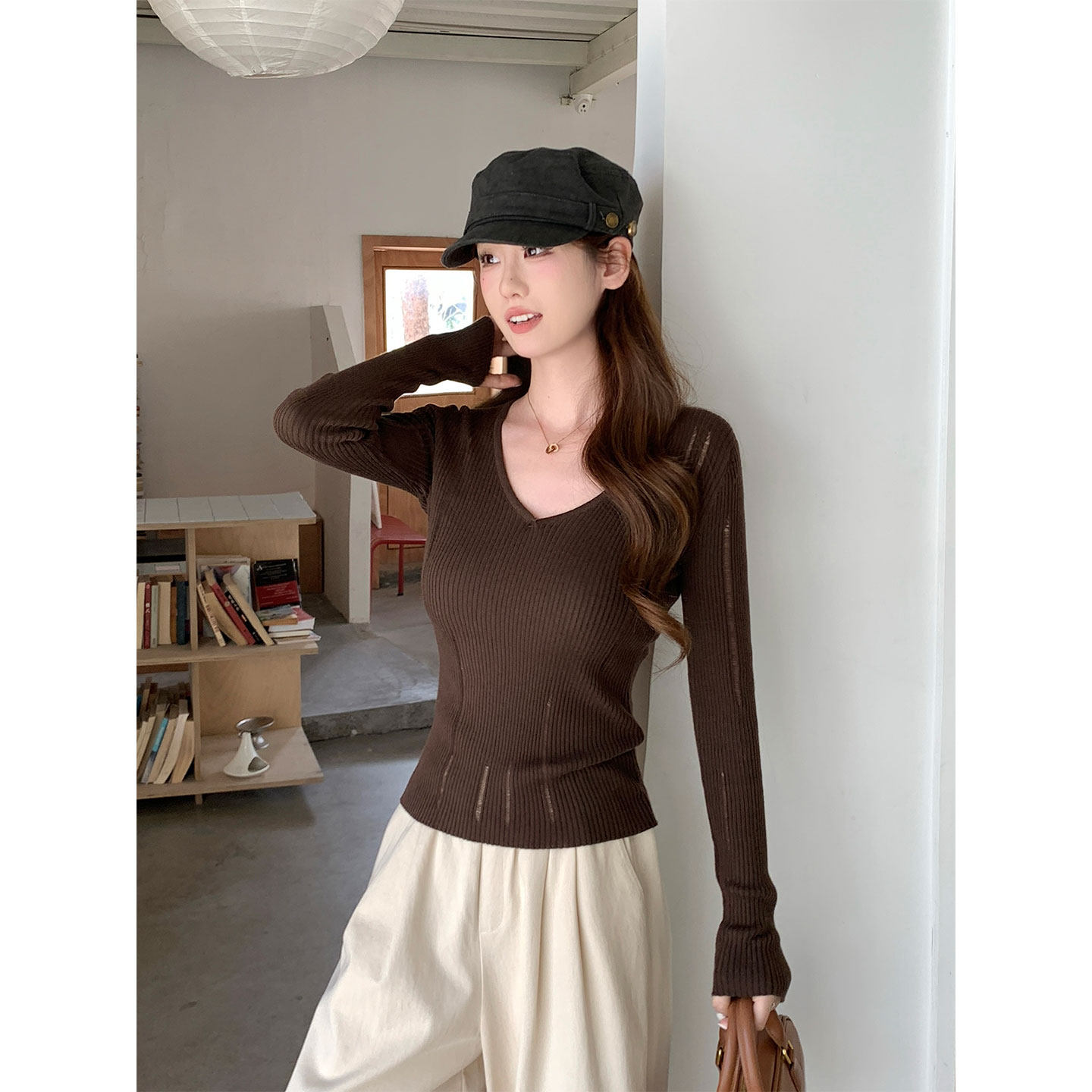 2026春季新款设计感V领镂空针织衫女气质修身显瘦毛衣内搭打底衫,女装/女士精品,毛针织衫,淘宝优惠券,粉丝福利购,淘宝优惠卷