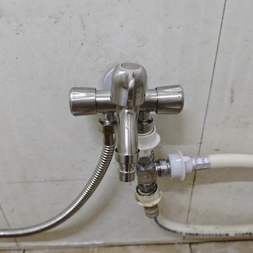 喷枪飞机四通家用不锈钢分流器4分马桶接头加厚多功能三控角阀