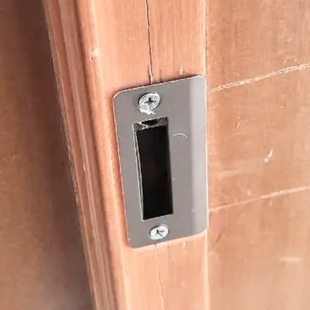 室内铁片配件通用型压边条木门锁扣片条门扣片锁具挡片门框锁体