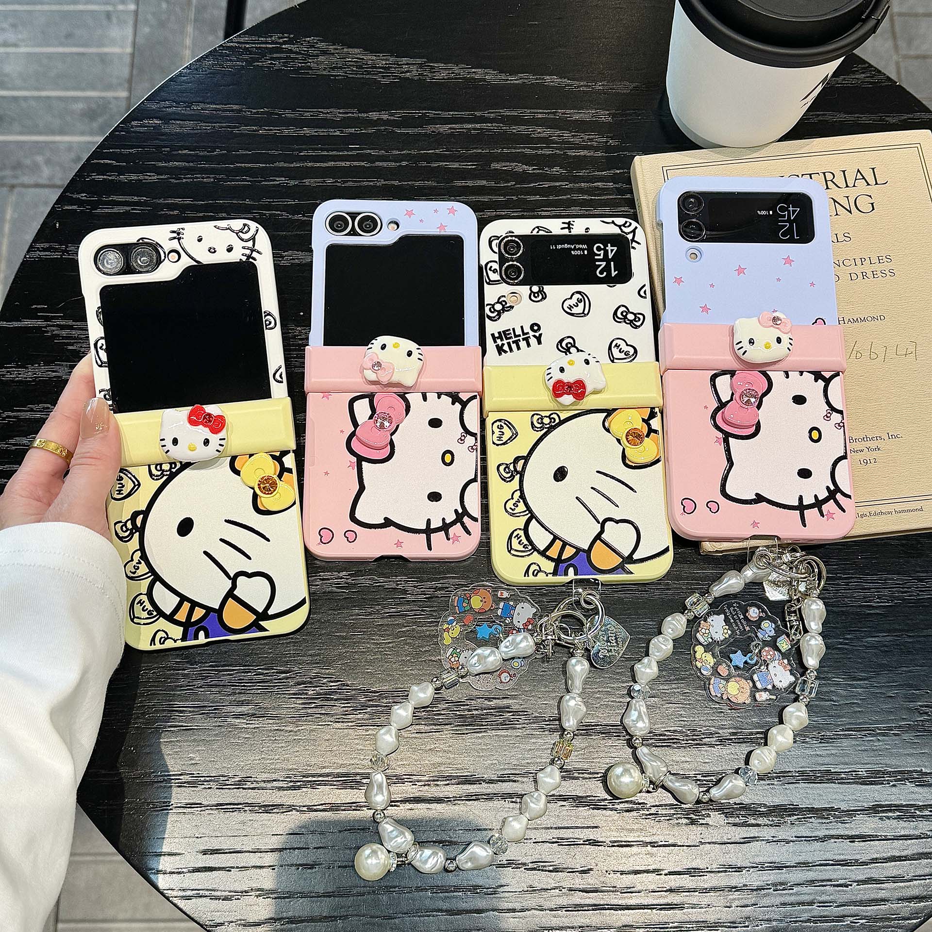 旋转Kitty猫蝴蝶结三星zflip7/6手机壳折叠屏zflip5保护套可爱卡通ZFlip4/3防摔W24/W25Flip女款F7410手链