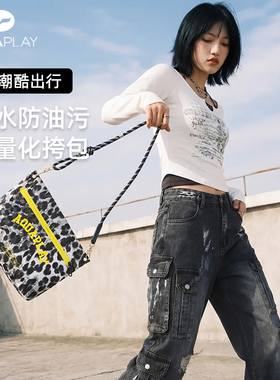 安泊来潮酷字母斜挎包男女灰色防泼水运动健身户外便携单肩小挂包