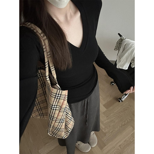 黑色V领纯棉正肩长袖t恤女秋冬季