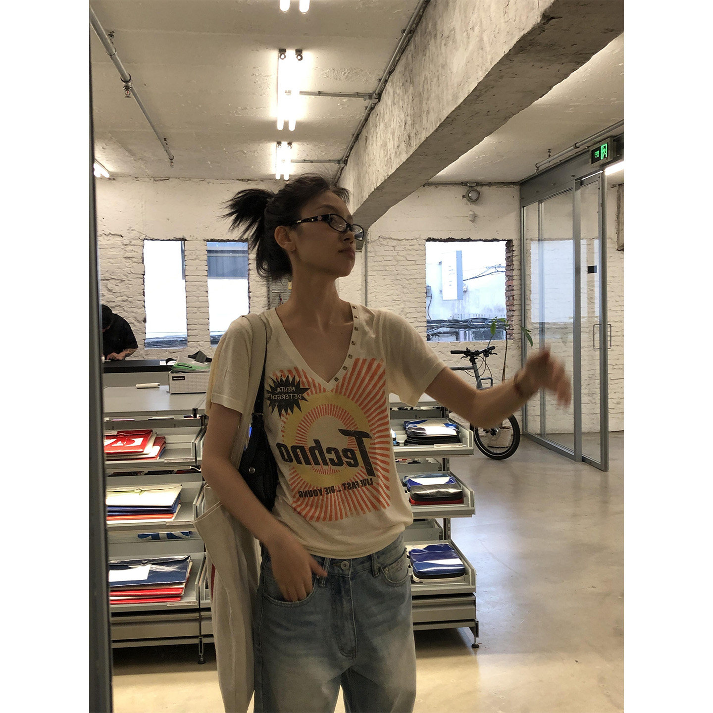 美式复古做旧印花方形烫钻V领短袖t恤女夏季修身显瘦休闲辣妹上衣