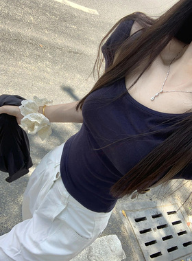 深蓝色纯欲辣妹斜领露肩短袖t恤女夏季紧身短款收腰别致独特上衣