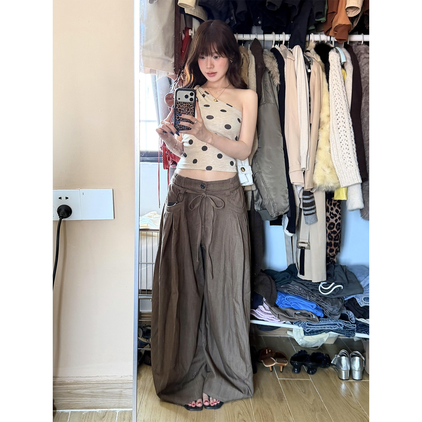 美式辣妹波点扭结单肩背心女夏季外穿设计感修身显瘦漂亮打底上衣