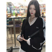 卫衣女秋冬2025新款 美式 黑色V领长袖 蕾丝拼接无帽宽松设计感上衣