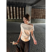 温柔褶皱不规则一字露肩短袖 斜领小众设计感上衣 T恤女2025夏新款