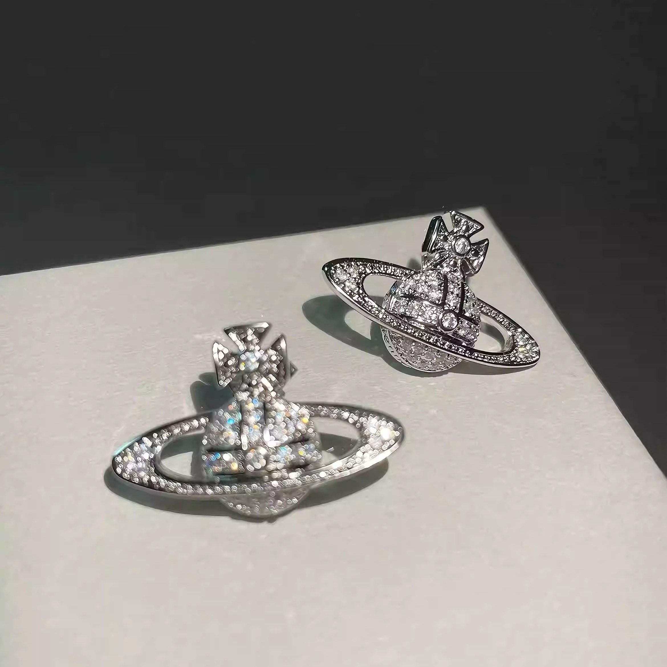 小众设计款立体土星镶钻耳饰气质