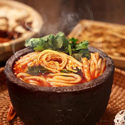 Clay pot potato starch noodles网红麻辣烫袋装粗米线粉丝条夜宵