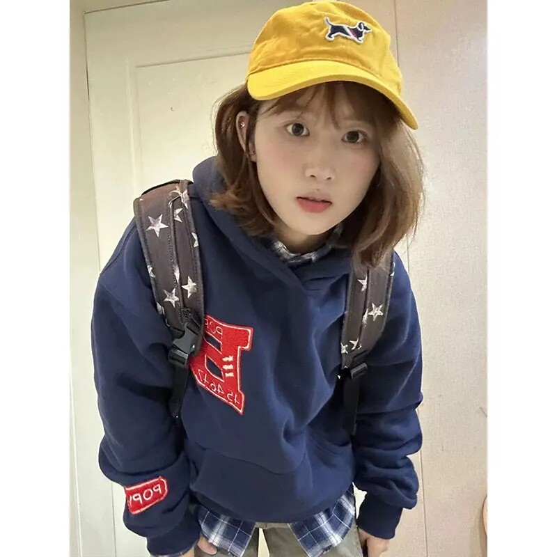 学院风藏青刺绣勋章连帽卫衣新款