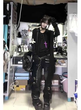 纸片人黑色针织开衫女暗黑亚比十字架显瘦春秋季朋克新款时尚套装