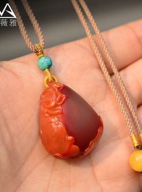 凯萨薇雅南红玛瑙出水芙蓉吊坠