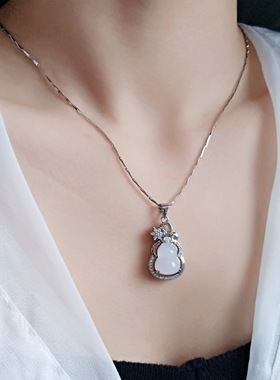 配证书葫芦和田玉镶锆石锁骨链