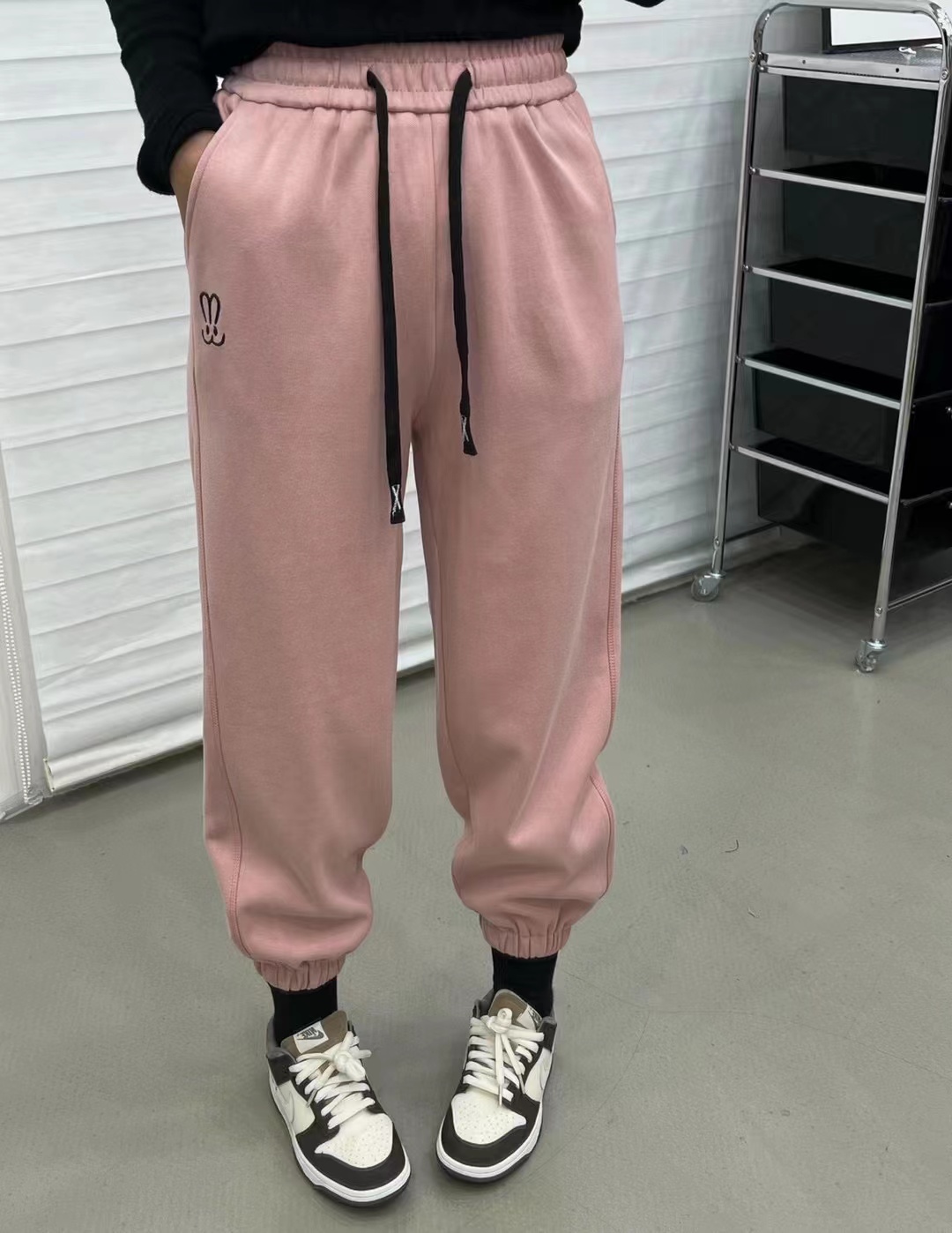 阿喜卫裤女2023秋新款刺绣宽松束脚运动裤显瘦休闲裤哈伦裤