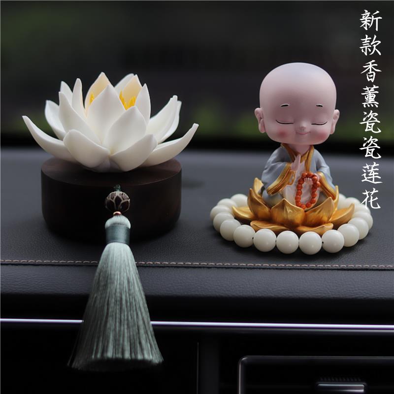 汽车摆件莲花车内饰品高档女神款男士装饰香薰车载香水2025新款